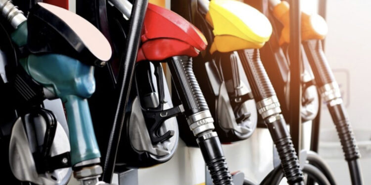 Bordi vë “dorën në zemër”, i heq vetëm një “4 lekësh” naftës dhe benzinës, shqiptarët paguajnë karburantin më të shtrenjtë në rajon