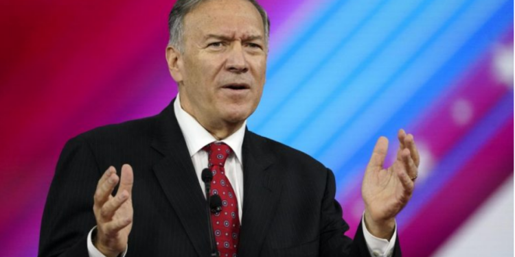 Mike Pompeo gati të kandidojë kundër Donald Trump për presidencë