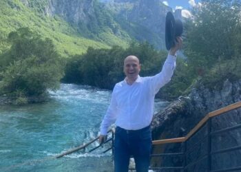 Nga Abi Malltezi- Për disa miq demokrat që humbën udhën