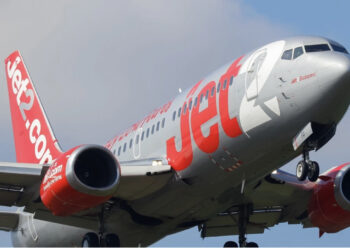 VIDEO/ Kaos në fluturimin Lanarca-Manchester, gruaja e zhveshur vrapon drejt kabinës duke bërtitur ‘Allahu Akbar’