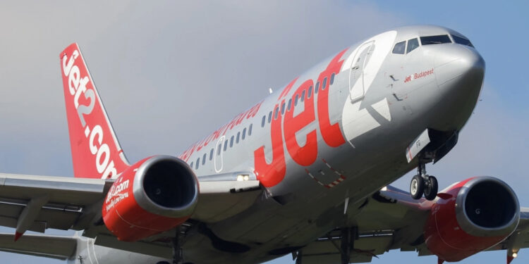 VIDEO/ Kaos në fluturimin Lanarca-Manchester, gruaja e zhveshur vrapon drejt kabinës duke bërtitur ‘Allahu Akbar’