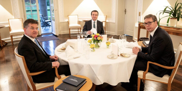 Arrihet marrëveshja Kosovë-Serbi për çështjen e dokumenteve hyrje/dalje