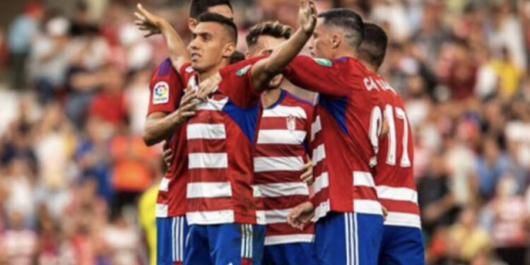 FOTO/ Realizoi tripletë dhe i dhuroi fitoren Granada-s, trajneri thur elozhe për Myrto Uzunin