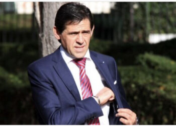 Tërmeti i shkatërron shtëpinë, Rakip Suli i falsifikon firmën!