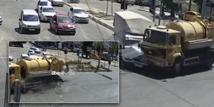 VIDEO/ “U rikthye në jetë”, shoferi fluturon jashtë makinës pas përplasjes nga kamioni, shpëton dhe ngrihet vetë në këmbë