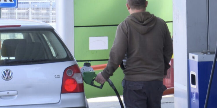 Benzina bie në 201 lekë, Bordi vendos ÇMIMET: Nafta do të shitet nga sot me 248 lekë, rritet dhe gazi