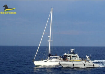 FOTO/ U ngarkua me 1 ton drogë nga Vlora, kjo është veliera e ukrainasve që u kap nga Guardia di Finanza