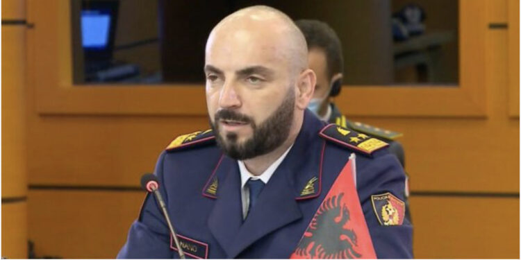 Largohet me turp, Gledis Nano jep dorëheqjen