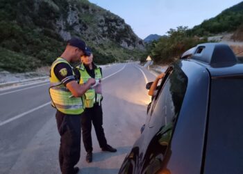 EMRI/ Dyshohet se transportoi Ervis Martinajn, përfundon në pranga polici 28-vjeçar