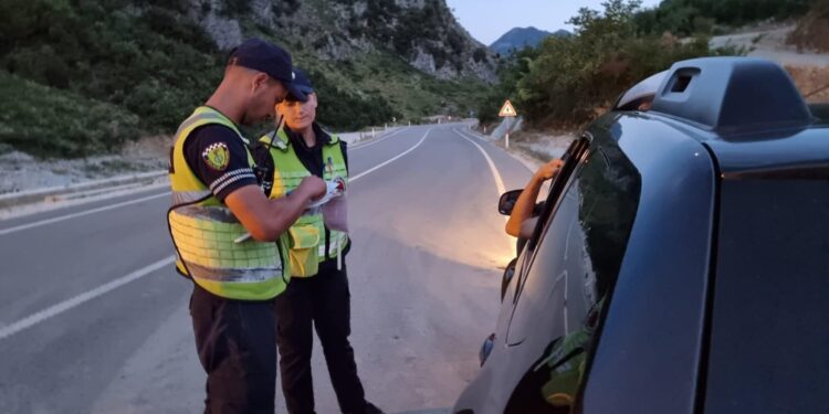 EMRI/ Dyshohet se transportoi Ervis Martinajn, përfundon në pranga polici 28-vjeçar