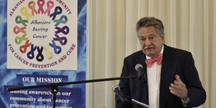 Presidenti Obama e nderoi si “Mjeku më i mirë i Amerikës”, shuhet profesori shqiptaro-amerikan Philip Çaushaj