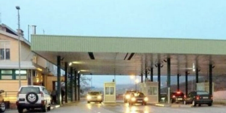 EMRI-FOTO/ Reperit shqiptar i sekuestrohen 18 mijë euro në doganë