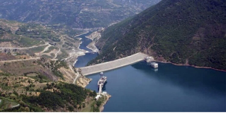 Dilni protesta ose bëni gati batanijen/ Avullon’ rezerva energjetike e kaskadës së Drinit