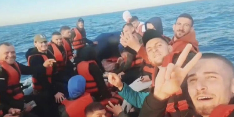 Anglia bëhet gati për operacionin “fshesa” ndaj emigrantëve, çfarë ndodhi që i çoi britanikët në këtë vendim