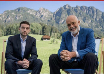 FOTO/ Publikohet foto e dy njerëzve që po shkatërrojnë Shqipërinë