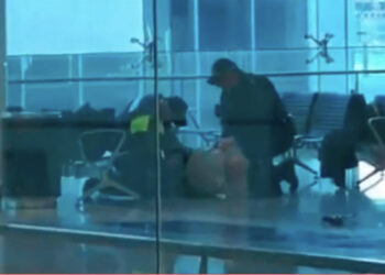 VIDEO/ Të shtëna me armë zjarri në aeroport në Australi, arrestohet autori