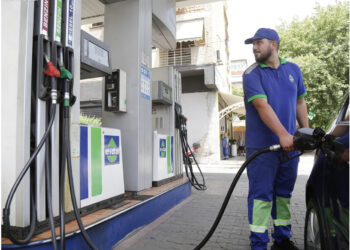 Truket që duhet t’i dini! Kur është koha më e mirë për të mbushur makinën me karburant?