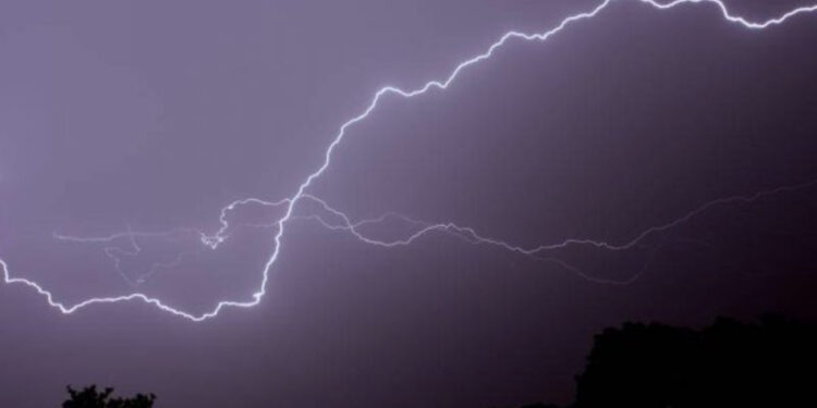 U godit nga rrufeja, vdes shqiptari në Kosovë