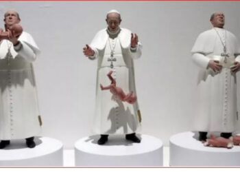 FOTO/ Skulptura që po trondit botën, Papa mban një foshnje në krahë, e lëshon dhe qesh teksa e sheh të thyhet në copa