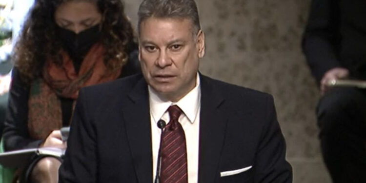 Escobar viziton sot Kosovën, takim me presidenten Osmani dhe përfaqësues të opozitës