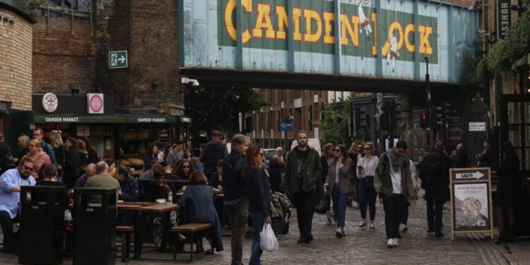 Kriminelët shqiptarë deportohen por rikthehen fshehurazi në Britani, kush janë 5 të rrezikshmit që kanë trazuar Anglinë