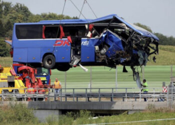 Mediat kroate publikojnë pamje nga tërheqja e autobusit, pjesa e përparme e tij krejtësisht e shtypur