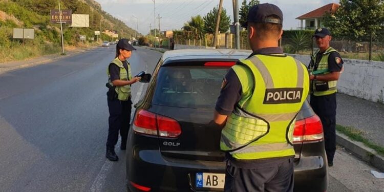 Hyn në fuqi ligji i ri për qarkullimin rrugor: Mospagesave e gjobave çon në bllokimin dhe sekuestrimin e makinave!