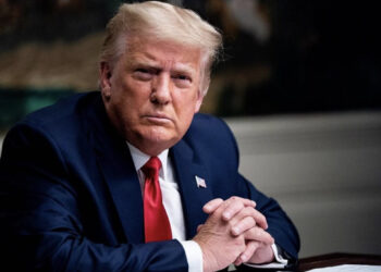 FBI i bastisi shtëpinë, Trump “kyç gojën” para prokurorëve: Gjueti shtrigash