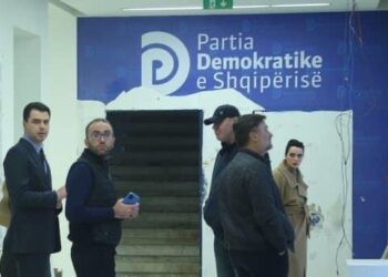 Deputetët që blen mandatin 300 mijë euro tek kunati mbyllin karrierën politike, vetpërjashtohen nga PD