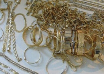 Grabitësit i bëjnë gjëmën 53-vjeçarit në Durrës, i hyjnë në shtëpi dhe i vjedhin bizhuteritë e lekët