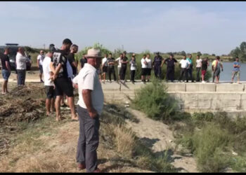 VIDEO/ Gjendet trupi i 14-vjeçarit në lumin e Semanit, kishte ngecur në rrjetë