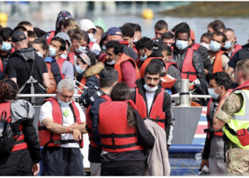 Britanikja “The Telegraph”: Policia shqiptare do vendoset në Kanalin e La Manshit, për të identifikuar dhe deportuar emigrantët e paligjshëm