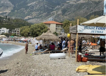 FOTOT/ Drejtuesi i skafit humbi kontrollin, si u përplas për vdekje fëmija 5 vjeç në plazhin e Himarës