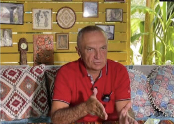 Rama fshihet pas fustanit të grave’, Meta: ka ardhur koha e përballjes burrërore