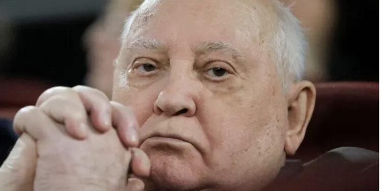 Vdes ish-udhëheqësi sovjetik Mikhail Gorbaçov, lideri që i dha fund Luftës së Ftohtë