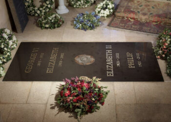 FOTO/ Publikohet fotoja e parë e pllakës së varrit të mbretëreshës Elizabeth II