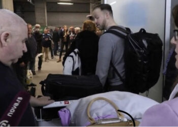 Qindra rusë zbarkojnë në Beograd. Ikin nga mobilizimi ushtarak. Mediave serbe ju thonë: Putini është vrasës!