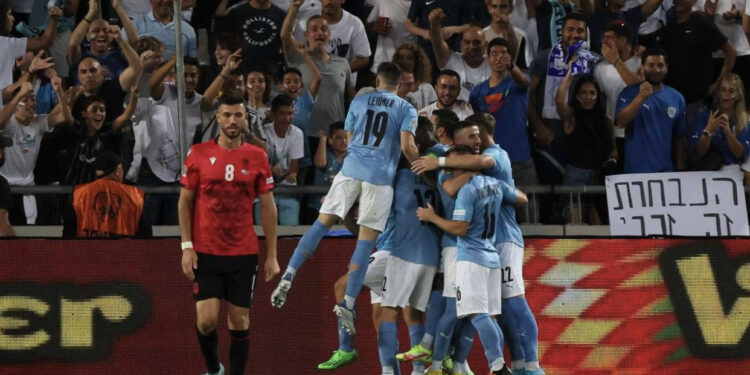 Shqipëria për turp në mbrojtje, Izraeli fiton nga dy gafa të tanëve