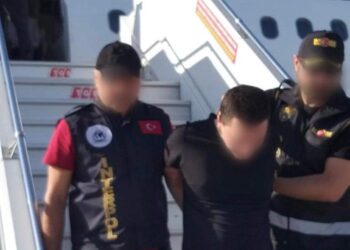 Kërkoi azil në Shqipëri, deportohet njeriu i Sedat Pekerit, dalin fotot nga aeroporti