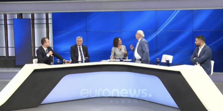 E PAPRITUR / Spartak Ngjela përplaset me Klevis Balliun dhe braktis emisionin: Ika, natën e mirë! (VIDEO)