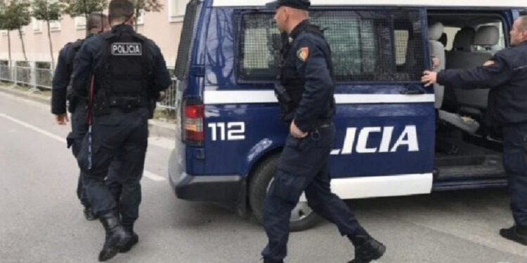 Mashtroi dy persona dhe u mori sasi të mëdha parash, arrestohet 54-vjeçari në Tiranë