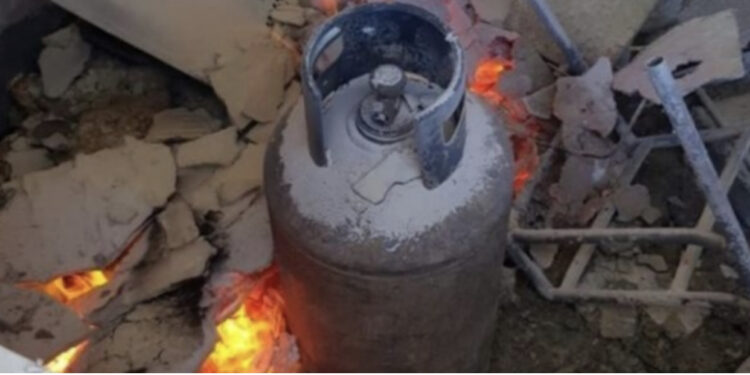 Shpërthen bombola e gazit në banesë, plagoset nëna dhe djali në Has