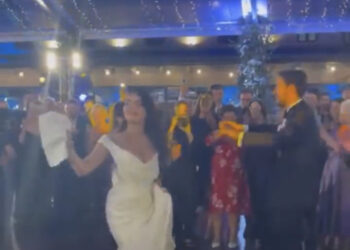 VIDEO/ “O Mari Maria, faqe gurabia”, brenda dasmës së Arminës dhe Shkëlzenit, ndizet atmosfera me Napoloni