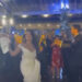 VIDEO/ “O Mari Maria, faqe gurabia”, brenda dasmës së Arminës dhe Shkëlzenit, ndizet atmosfera me Napoloni