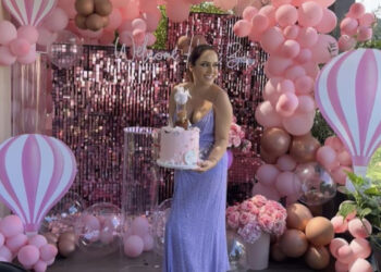 FOTO/ “Mirë se erdhe Zoi”, Eduart Grishaj realizon pritjen madhështore për vogëlushen dhe Arbanën në shtëpi