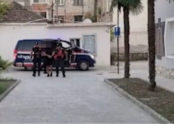 I shpallur në kërkim, arrestohet 46-vjeçari në Vlorë, iu gjet në banesë mbi 200 kg kanabis