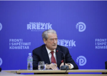 Mbyllja e shkollave/ Berisha: Rama po vepron nën diktatin e Erdoganit, akt i paprecedentë