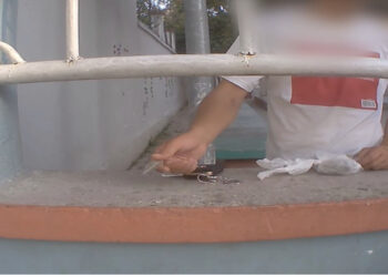 VIDEO/ “Është ndonjë çikë i njomë?” SKANDALI në shkolla, ja si u shitet nxënësve hashashi