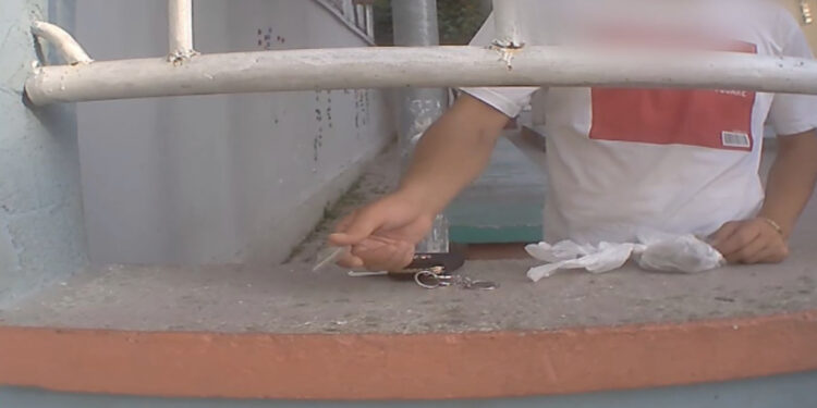 VIDEO/ “Është ndonjë çikë i njomë?” SKANDALI në shkolla, ja si u shitet nxënësve hashashi