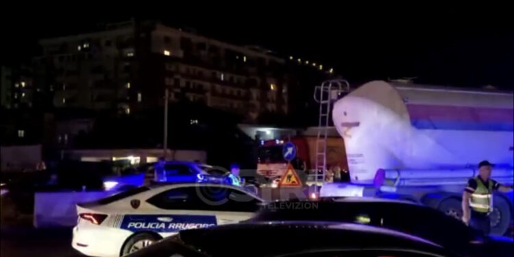 VIDEO/ Aksidenti me vdekje në Astir, 35-vjeçarja po kalonte rrugën me qeset me ushqime në duar